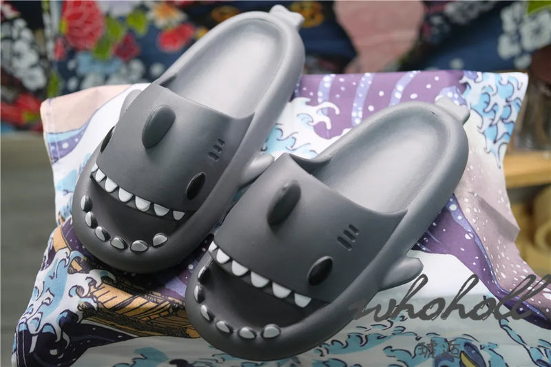 Pantoufles requin