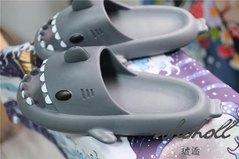Pantoufles requin