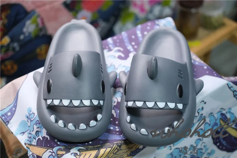 Pantoufles requin