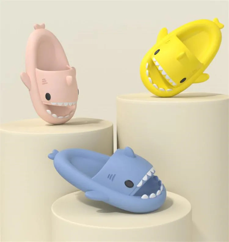 Pantoufles requin