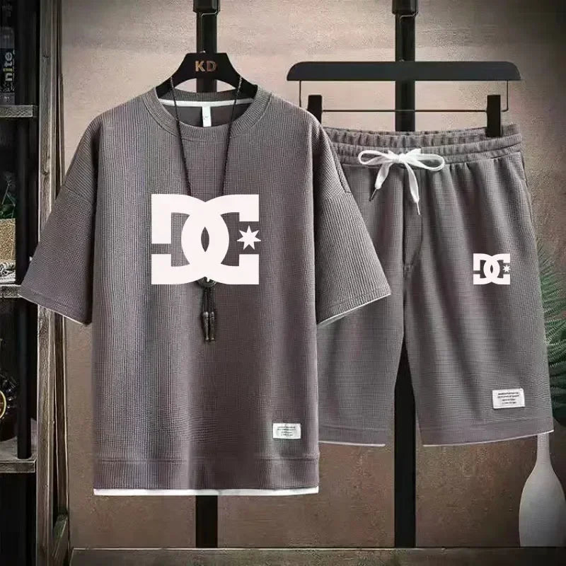 Deux ensembles de T-shirts  DC